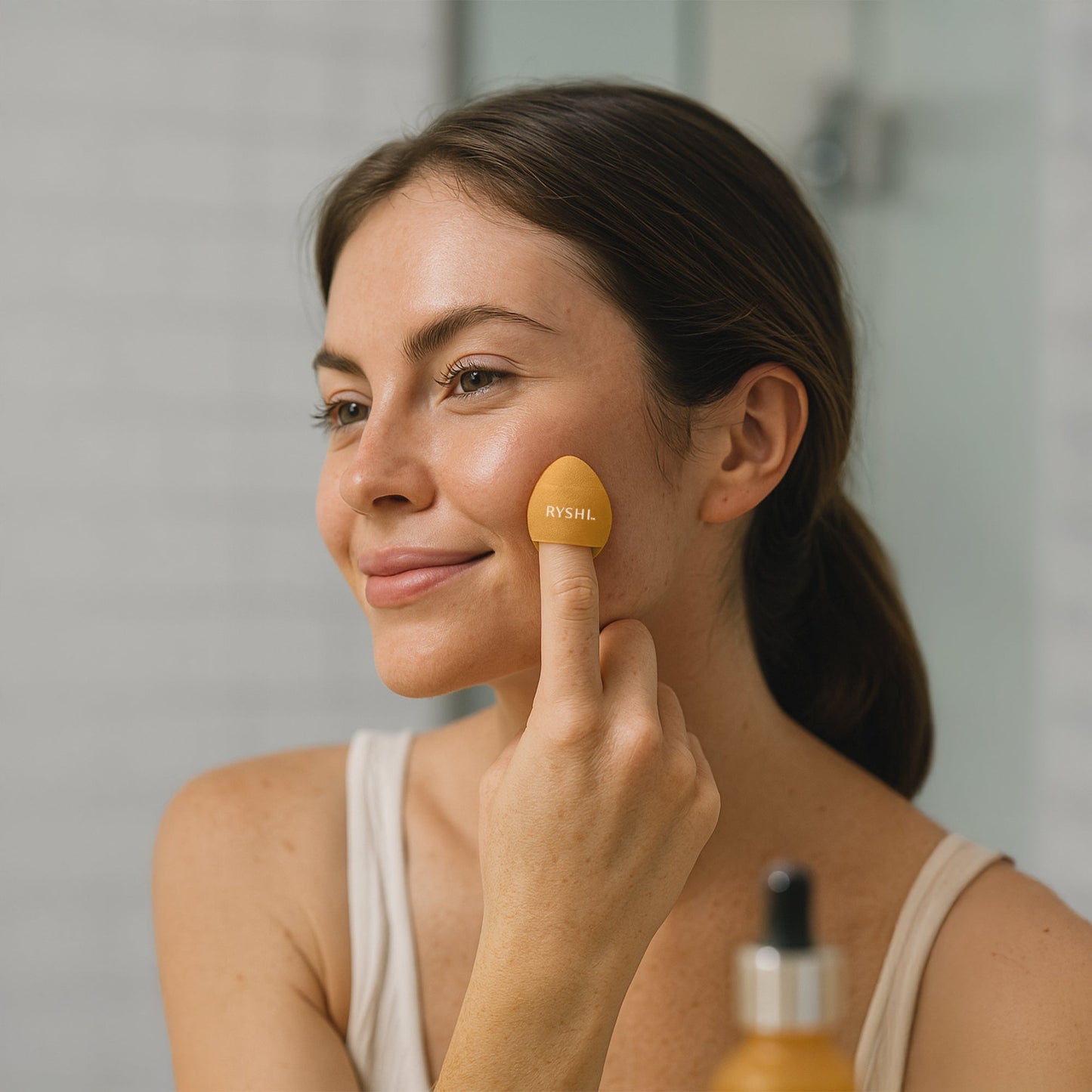 Complete Flawless Finish Set: Reversible Sponge + Regenerating Serum + Finger Beauty Blenders